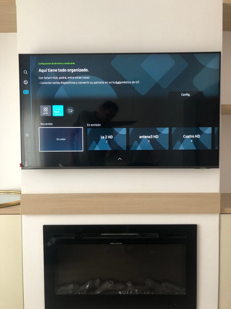 Instalación de televisión en pared con soporte profesional